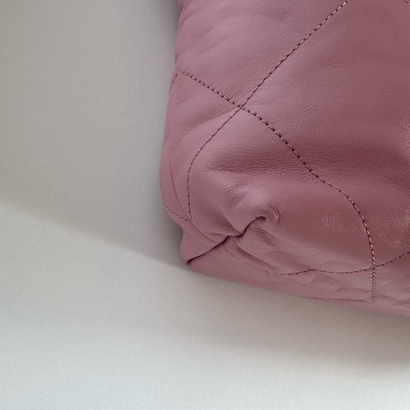 EUC Chanel Small 22 Bag Pink Calfskin Antique Gold Hardware - Picture 9 of 16